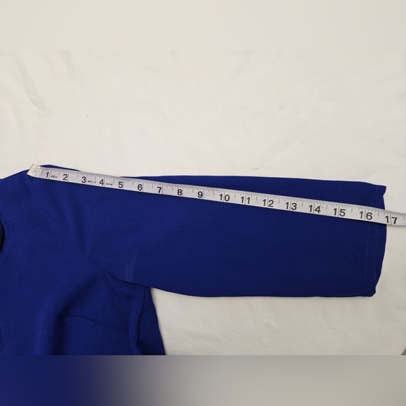 H&M Electric Blue Shift Dress
Size 6
In great condition
Measurements in picture - Picture 12 of 13